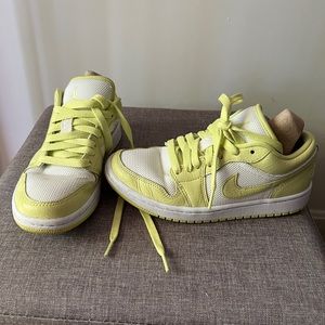 WMNS AIR JORDAN 1 LOW SE
"Limelight